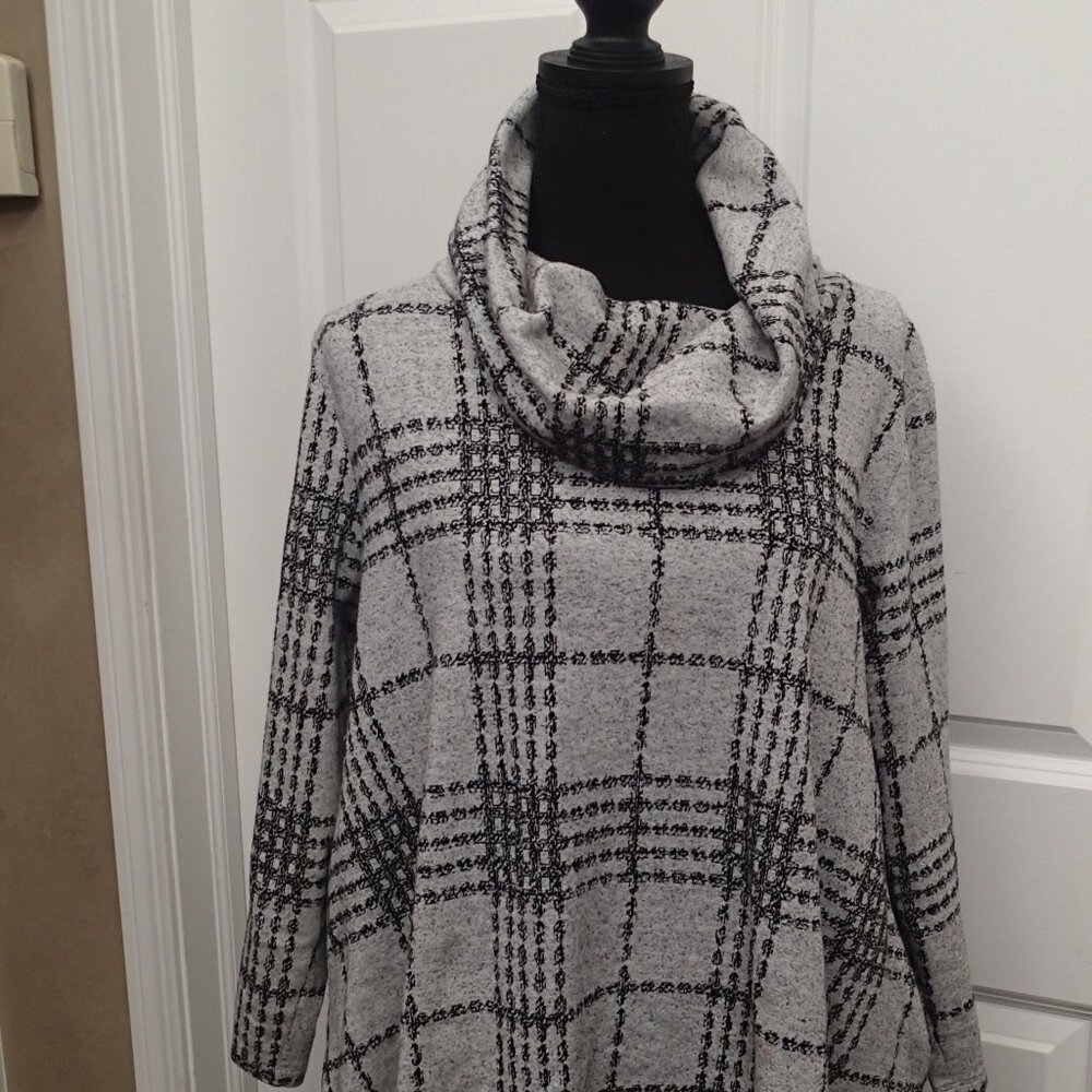 erin london Women's Sweater Size PX Gray and Black